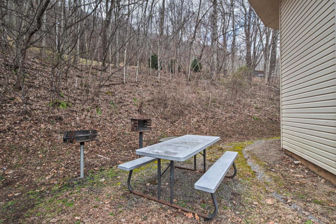 Charming Burnsville Apt With Mountain Views And Deck! ภายนอก รูปภาพ